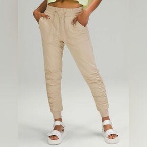 Lululemon Beyond the Studio 7/8 Jogger Trench W5DD6S size 8 luxtreme swift